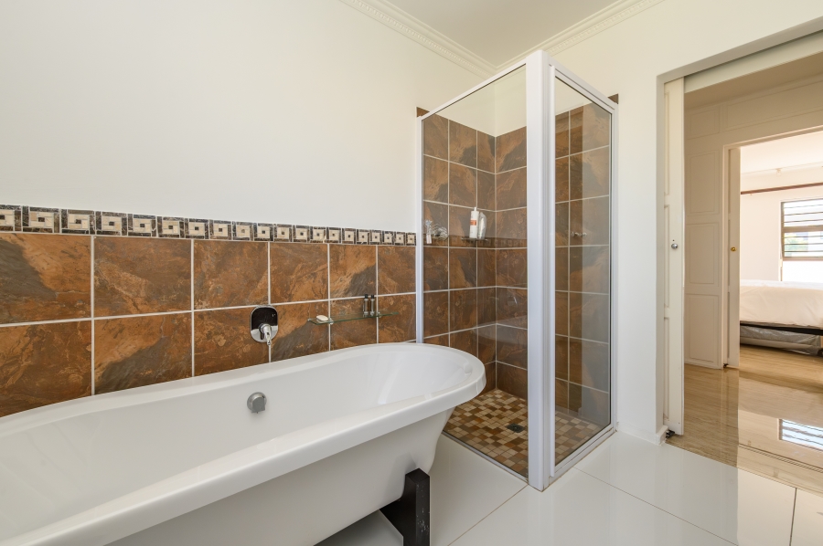 7 Bedroom Property for Sale in Summerstrand Eastern Cape